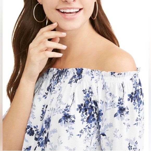 Off shoulder white and blue flutter sleeve floral top size small - Picture 4 of 6